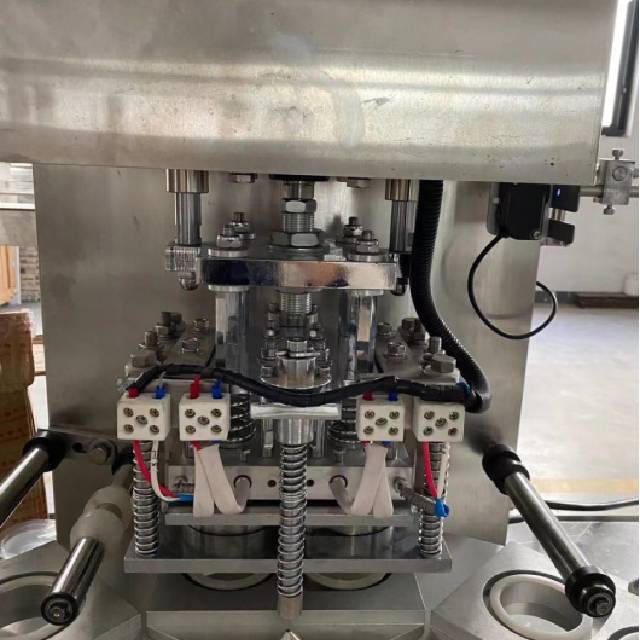 Rotary Cup Filler And Sealer For Honey Jam Ketchup Chili Sauce Tray