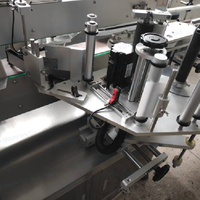 One Label For Three Side Labeling Machine For Oval Bottle Special